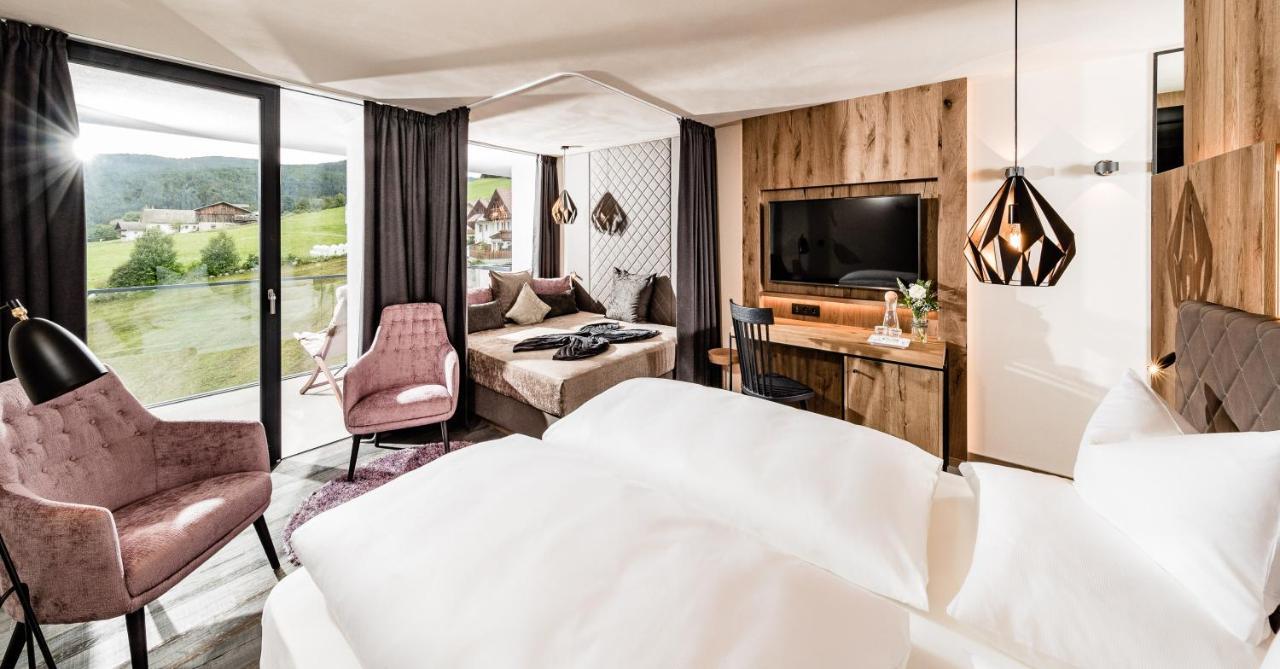 Hotel Sonnenberg Panorama Dolomites Wellbeing à Maranza Extérieur photo